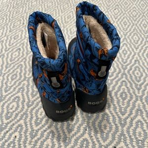Bogs B-moc insulated Dino boots. Little boy size 12